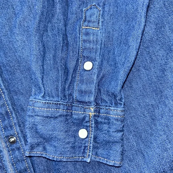 Levi’s Women’s Blue Denim Pearl Snap Iconic Western Shirt Modern Fit Size M - Picture 4 of 8